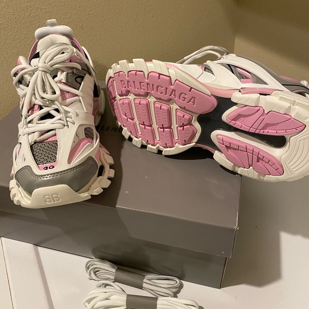 SOLD‼️🎉🥳HP🎉🥳New !! BALENCIAGA PINK & WHITE  2.0 TRACK SNEAKERS 💕 - Picture 9 of 11